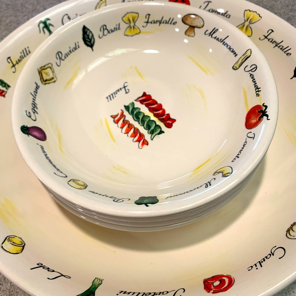 Pasta Set with (4) Pasta Dishes and large Pasta Dish